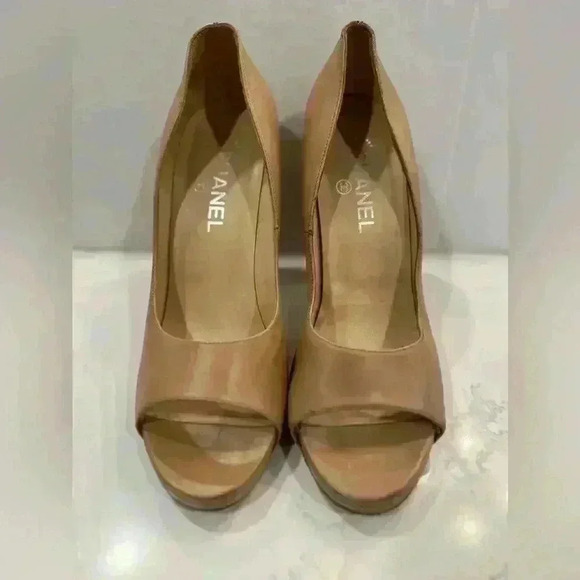 CHANEL Beige Leather Peep Toe Platform Cork Chain Heel Pumps (Size 39 1/2) - Picture 15 of 16